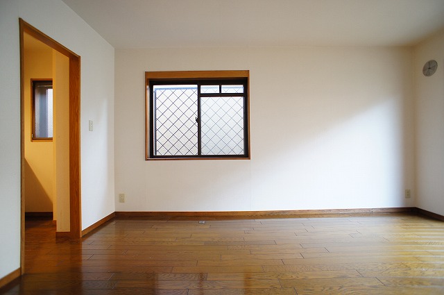 Living and room. Or the bedroom or children's room ... ...