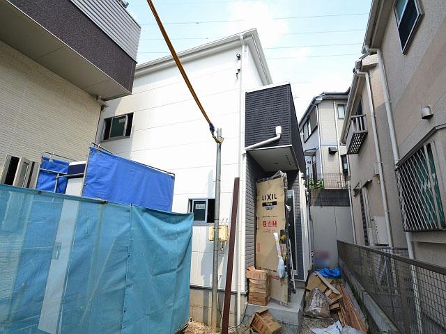 Local appearance photo. Building 3 Under construction