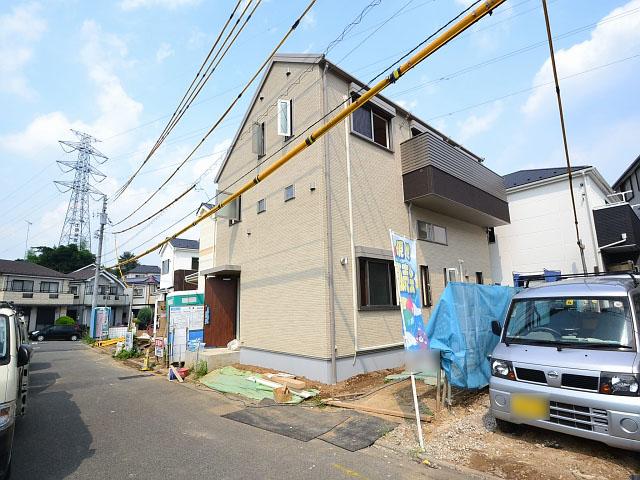 Local photos, including front road. Contact road situation