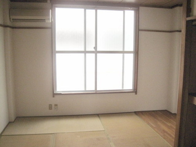 Other room space. Day is good