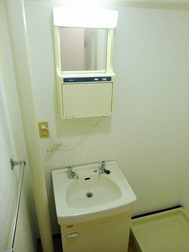 Washroom. It is the washstand