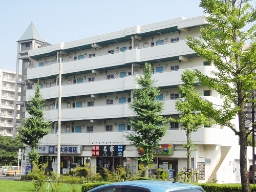 Building appearance. Reinforced concrete apartment