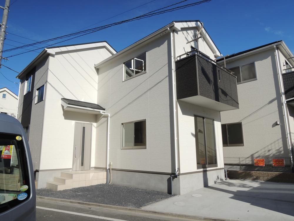 Local appearance photo. Local (12 May 2013) Shooting