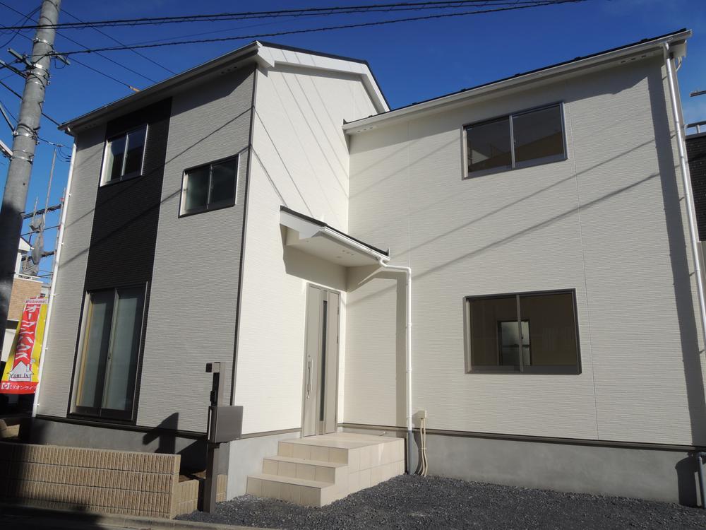 Local appearance photo. Local (12 May 2013) Shooting