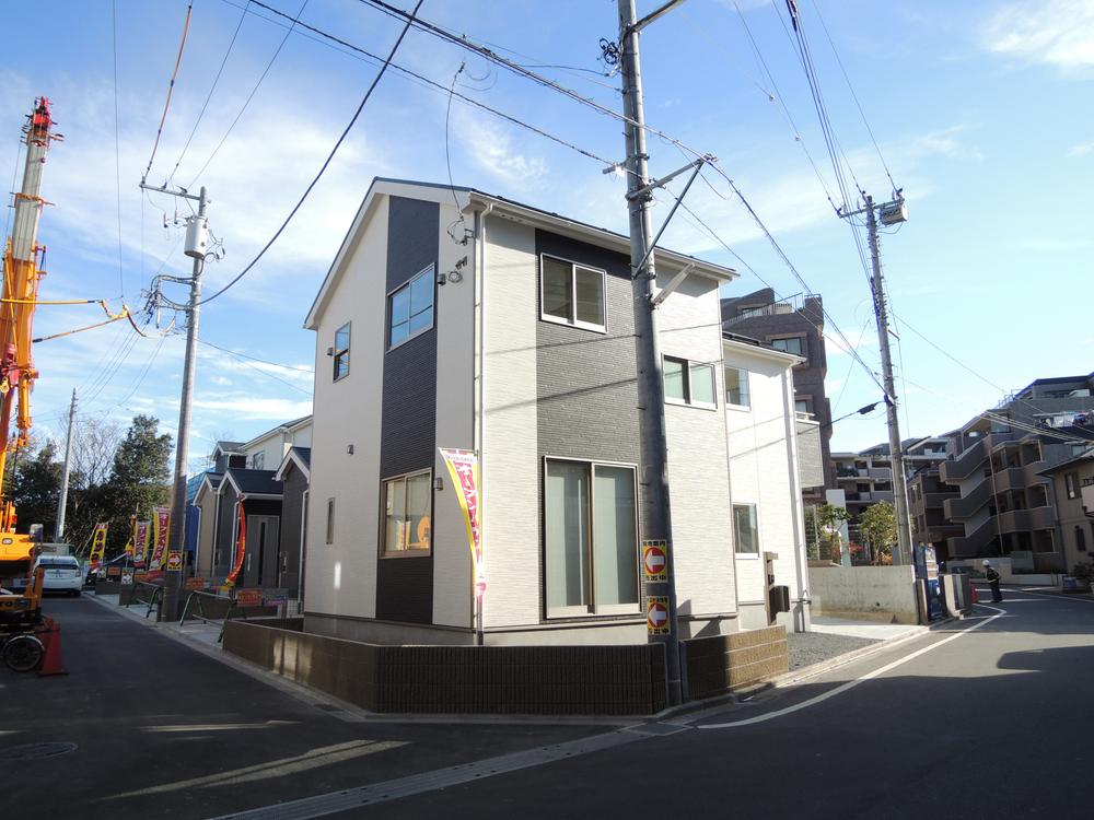 Local photos, including front road. Local (12 May 2013) Shooting