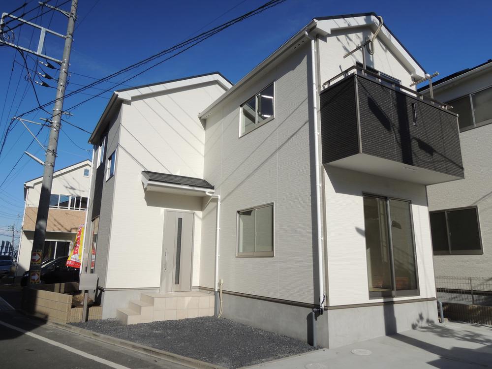 Local appearance photo. Local (12 May 2013) Shooting