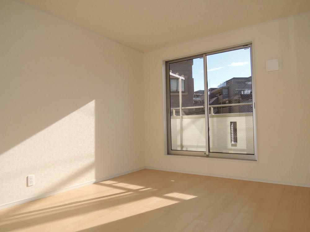 Non-living room. Indoor (12 May 2013) Shooting