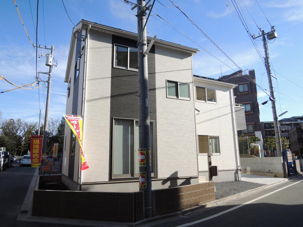 Local appearance photo. Local (12 May 2013) Shooting