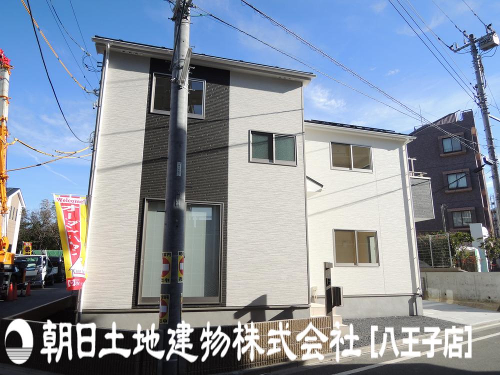 Local appearance photo. Local (12 May 2013) Shooting