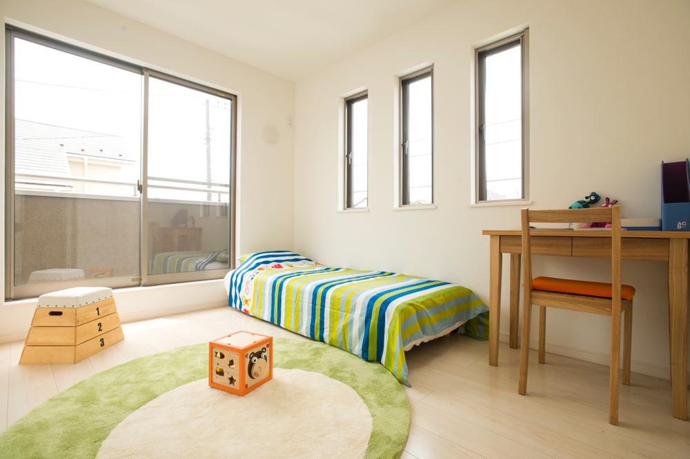 Same specifications photos (Other introspection). Same specifications (children's room)