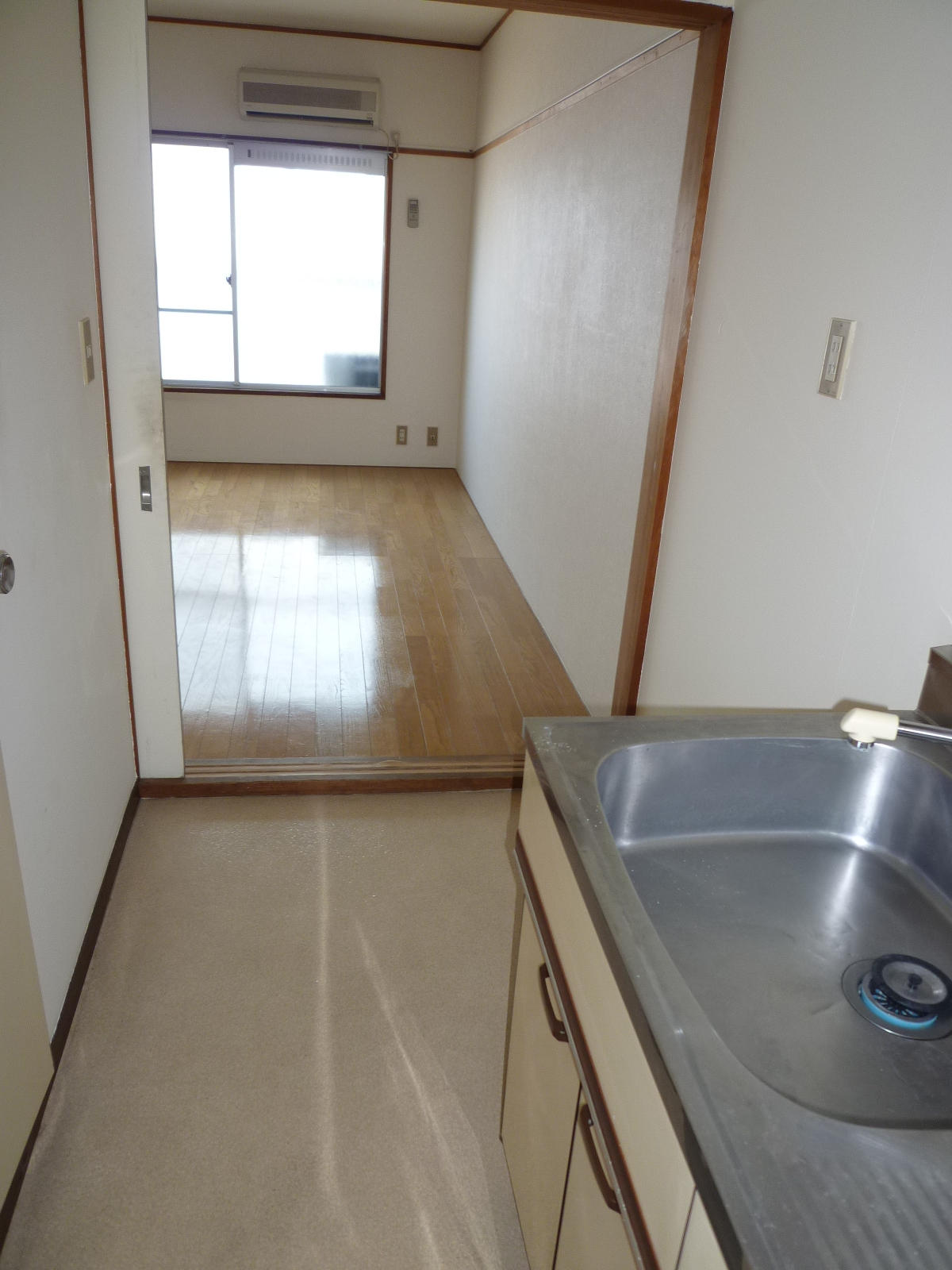 Kitchen. kitchen! Gas stove can be installed!