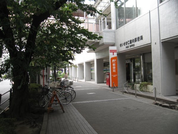 post office. 225m to the post office (post office)