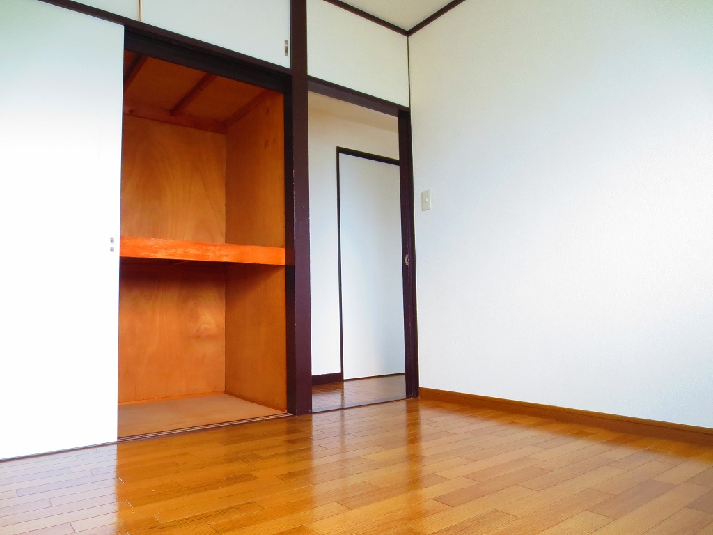 Receipt. Plenty of storage with the upper closet ☆ 