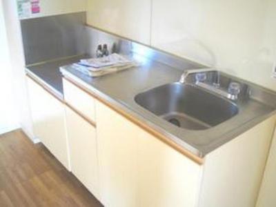 Kitchen. Gas stove can be installed