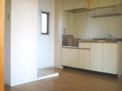 Living and room. Easy ventilation because there is next to the kitchen window