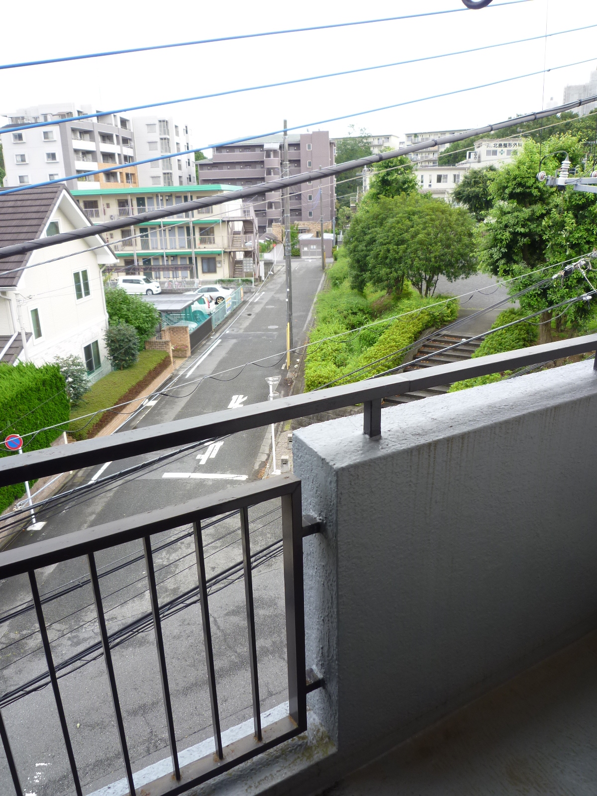 View. Park adjacent! Convenience store current state close!