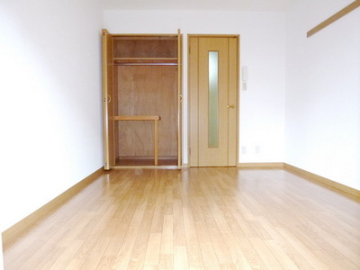 Other room space. Western-style 7 Pledge is spread