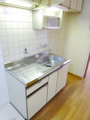 Kitchen. Storage-rich kitchen