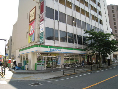 Convenience store. 550m to Family Mart (convenience store)