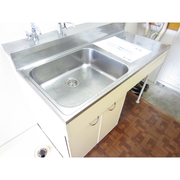 Kitchen. Sink is the kitchen of spread!