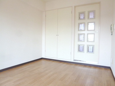 Other room space. Beautiful Western-style