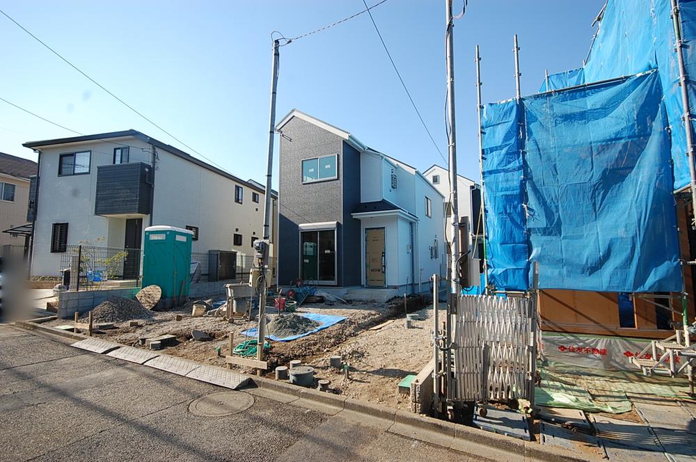 Local photos, including front road. 1 Building Local Photos