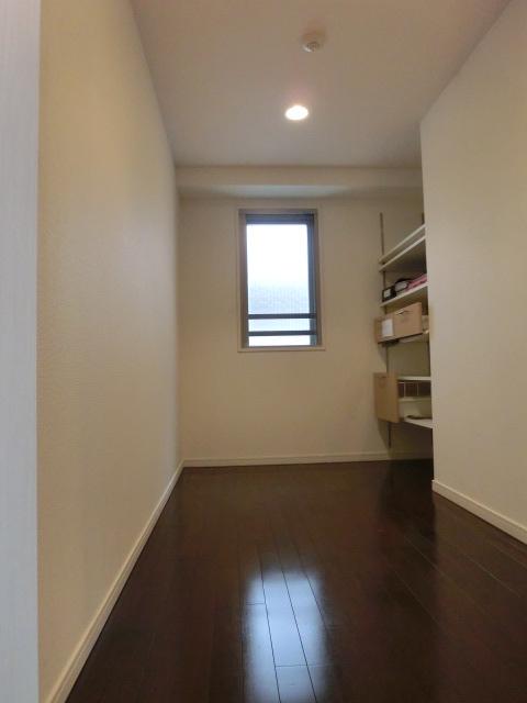 Other introspection. Service room