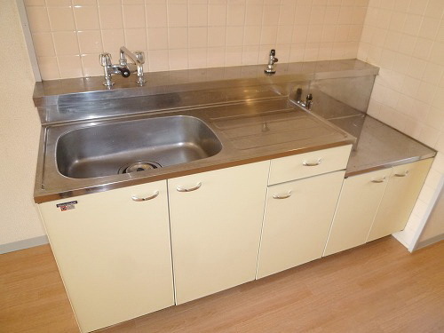 Kitchen. Gas stove can be installed