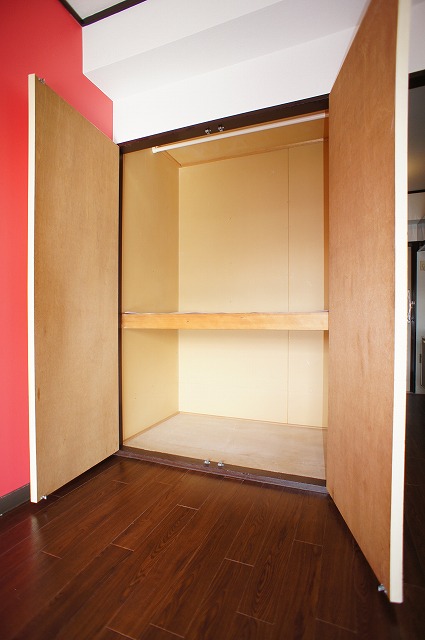 Receipt. Spacious storage! 