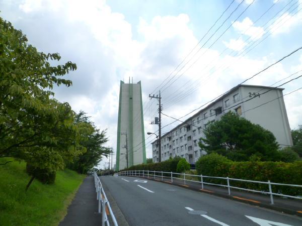Other local. It is the water tower, which was the scene of the film "Whisper of the Heart".