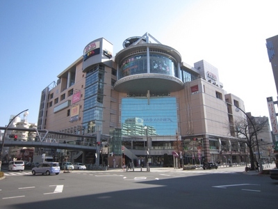 Shopping centre. 1500m to the OPA (shopping center)