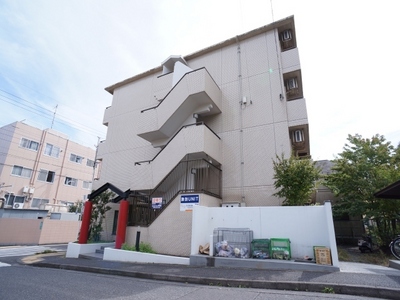 Building appearance. Reinforced concrete apartment! 