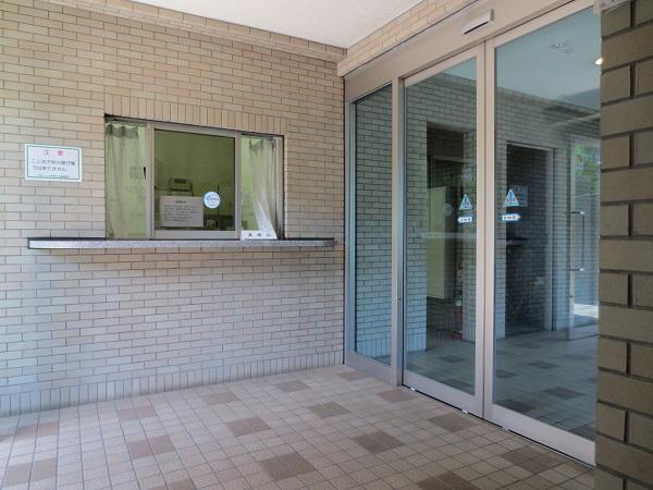 Entrance. Common areas