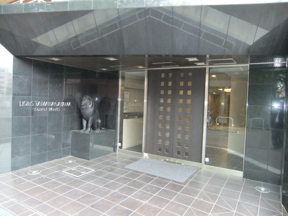 Entrance. Common areas