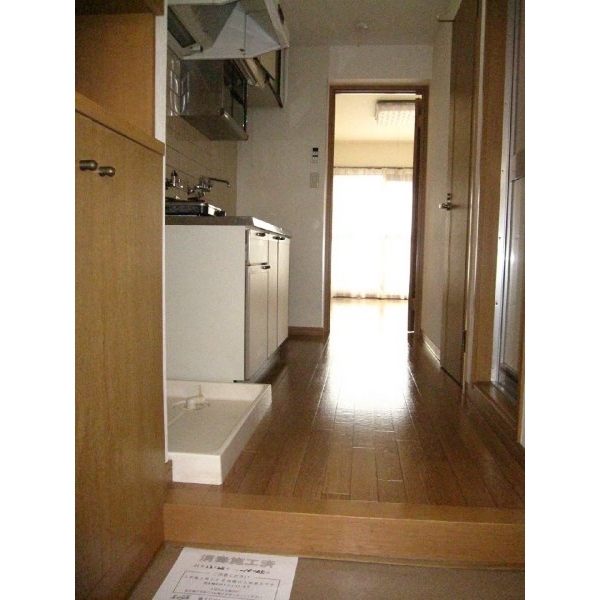 Entrance. There housed rich shoe box in the foyer next to.