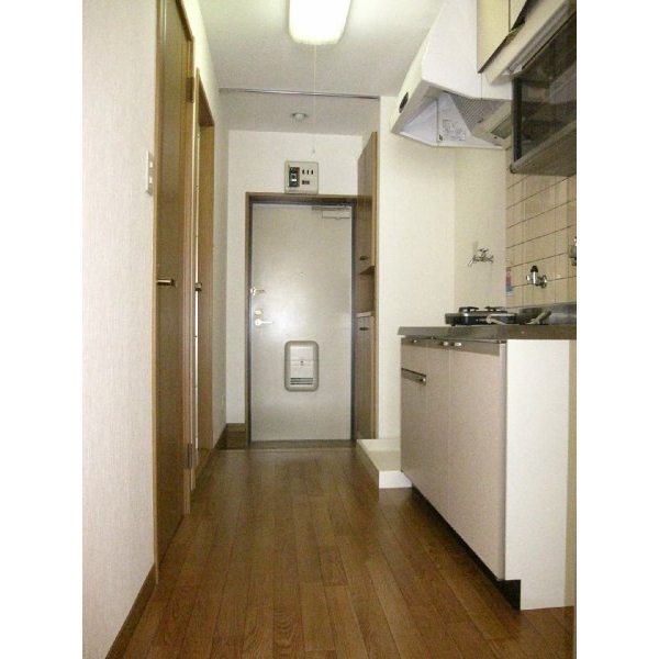 Kitchen. The kitchen is a gas stove installation type. Glad to Favorite dishes.