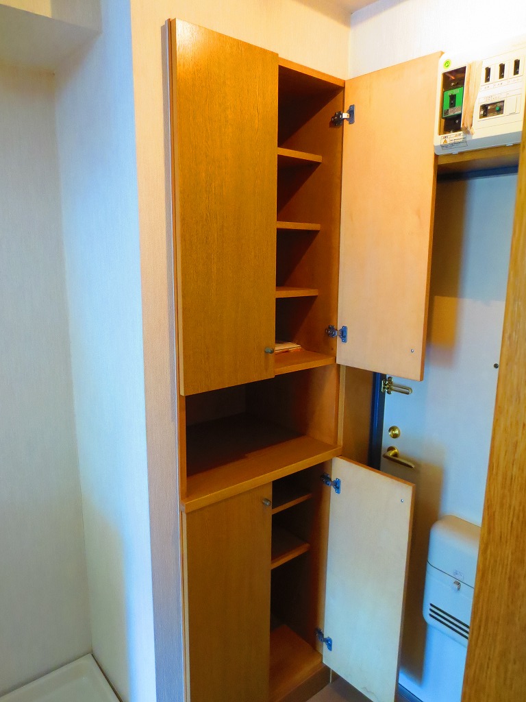 Other Equipment. Shoe box is also a storage capacity of enhancement