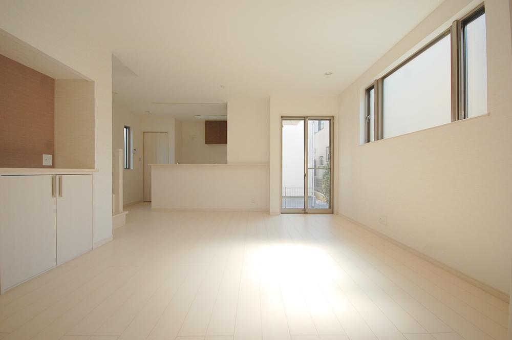 Same specifications photos (living). Same specifications