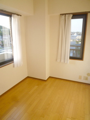 Other room space.  ☆ Two-sided lighting ☆ 