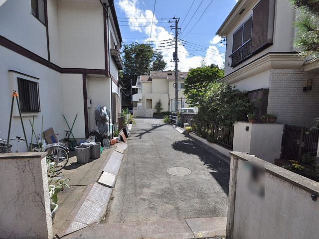 Local photos, including front road. Contact road situation