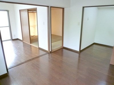 Living and room. You can also use widely dining