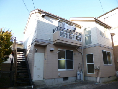 Building appearance. There is also a parking lot