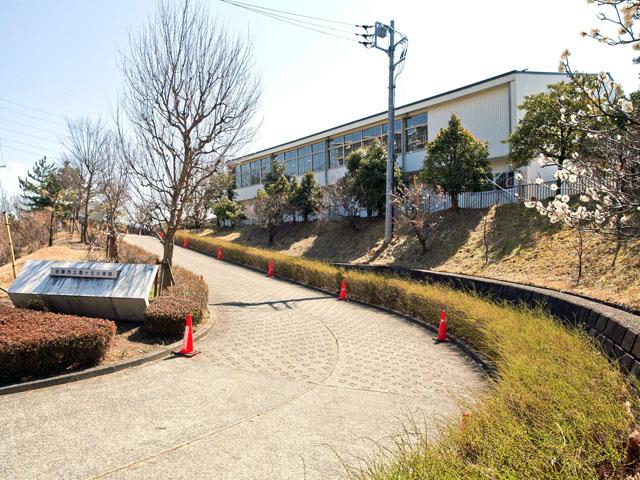 Primary school. 467m until Tama Municipal Toyogaoka Elementary School