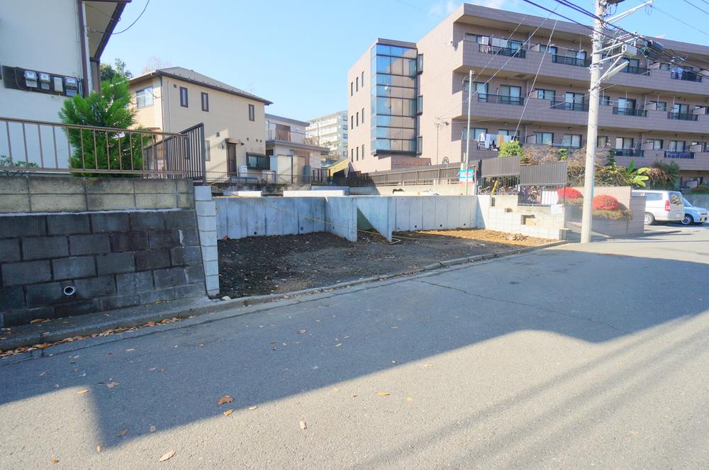 Local photos, including front road. 2013 November shooting