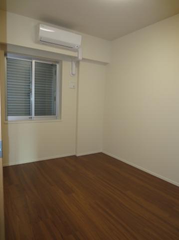 Non-living room. 2 along the line more accessible 						 / 							Fiscal year Available 						 / 							See the mountain 						 / 							Facing south 						 / 							System kitchen 						 / 							Bathroom Dryer 						 / 							Yang per good 						 / 							Share facility enhancement 						 / 							All room storage 						 / 							A quiet residential area 						 / 							Japanese-style room 						 / 							top floor ・ No upper floor 						 / 							High floor 						 / 							Mist sauna 						 / 							Washbasin with shower 						 / 							Security enhancement 						 / 							Self-propelled parking 						 / 							Barrier-free 						 / 							South balcony 						 / 							Bicycle-parking space 						 / 							Elevator 						 / 							Otobasu 						 / 							High speed Internet correspondence 						 / 							Warm water washing toilet seat 						 / 							The window in the bathroom 						 / 							TV monitor interphone 						 / 							Leafy residential area 						 / 							Mu front building 						 / 							Ventilation good 						 / 							Good view 						 / 							Dish washing dryer 						 / 							Walk-in closet 						 / 							water filter 						 / 							Storeroom 						 / 							Pets Negotiable 						 / 							Located on a hill 						 / 							Floor heating 						 / 							Delivery Box 						 / 							Kids Room ・ nursery