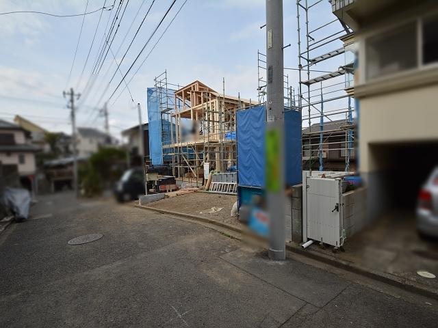 Local photos, including front road. Contact road situation