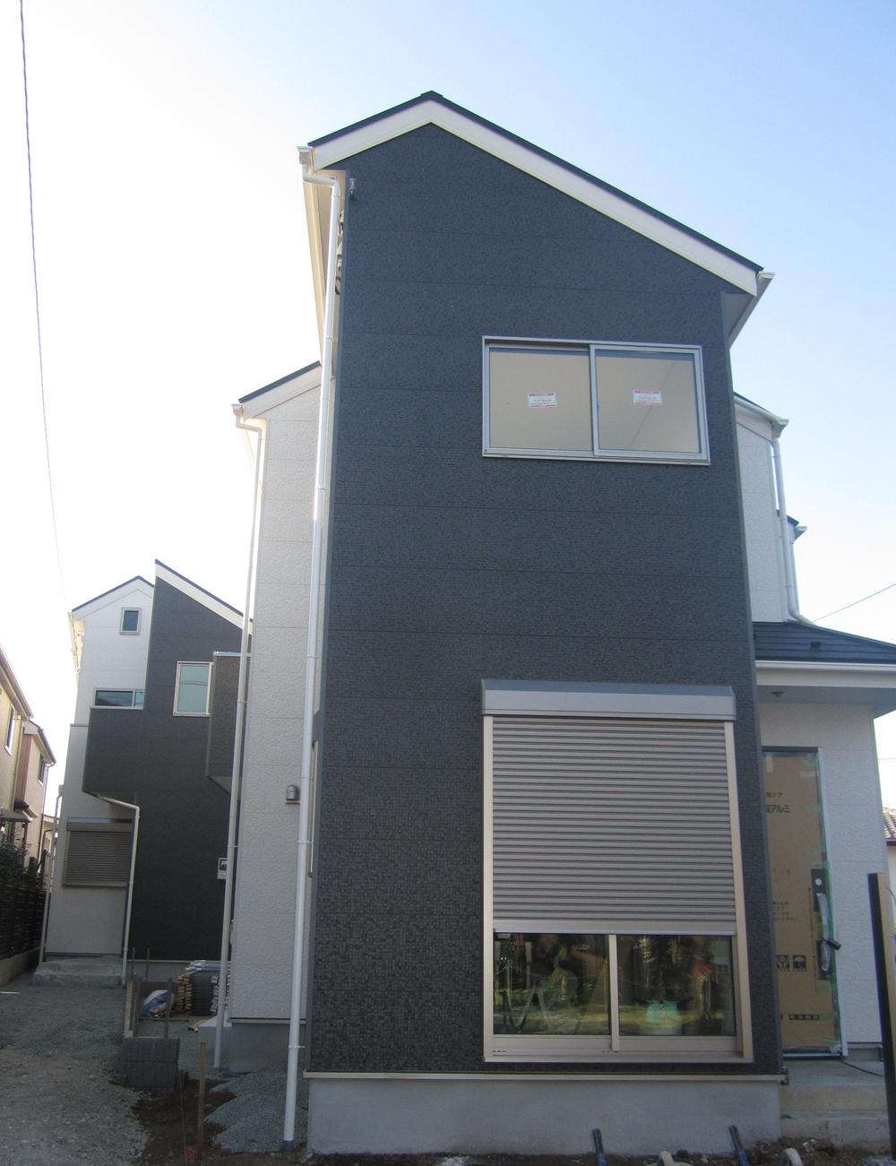 Local appearance photo. 1 Building