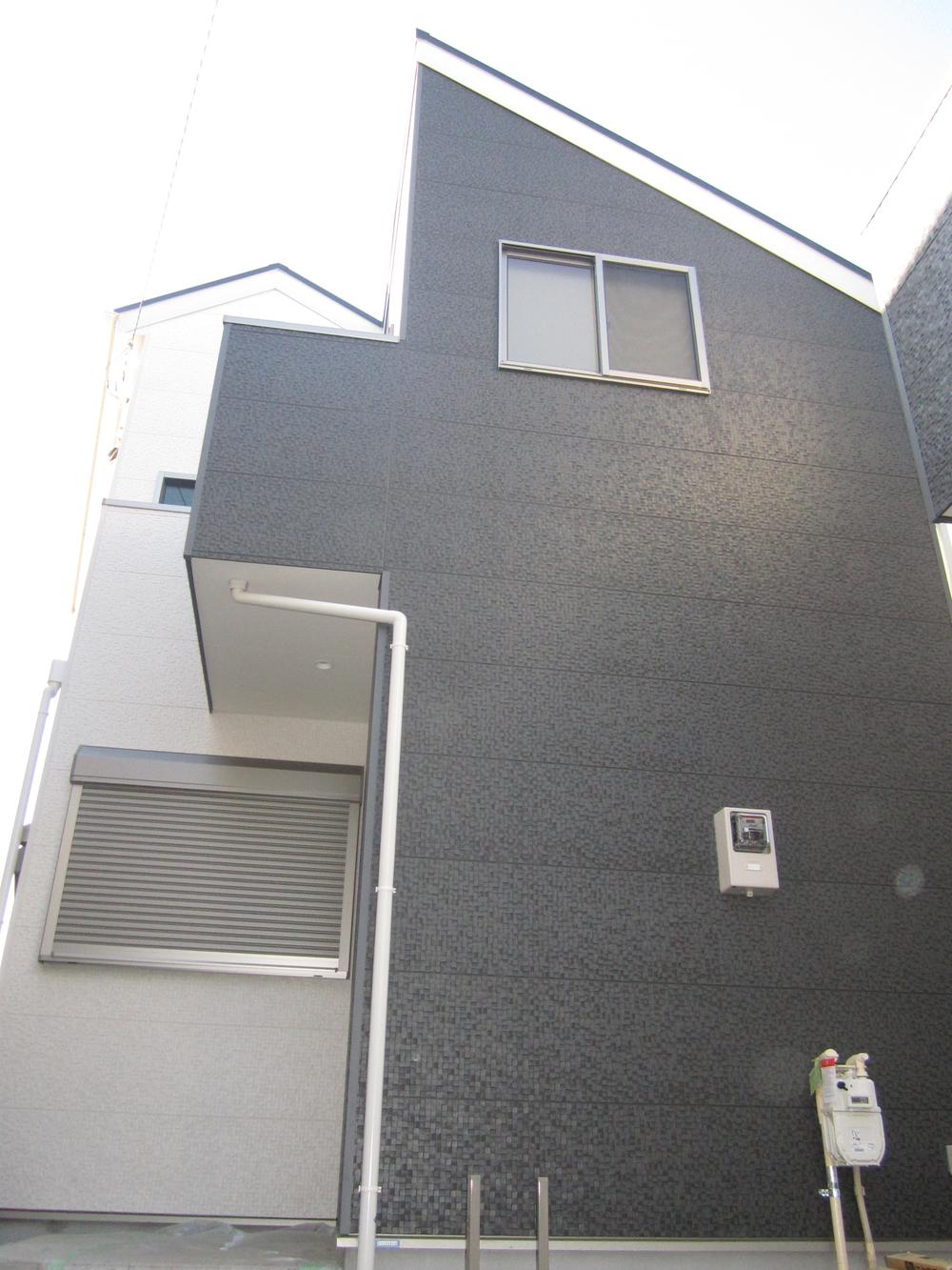 Local appearance photo. Building 3