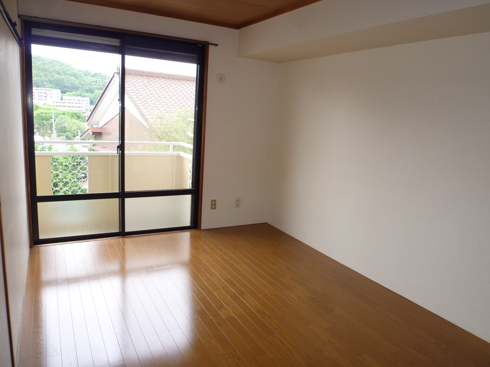 Living and room. South Flooring!