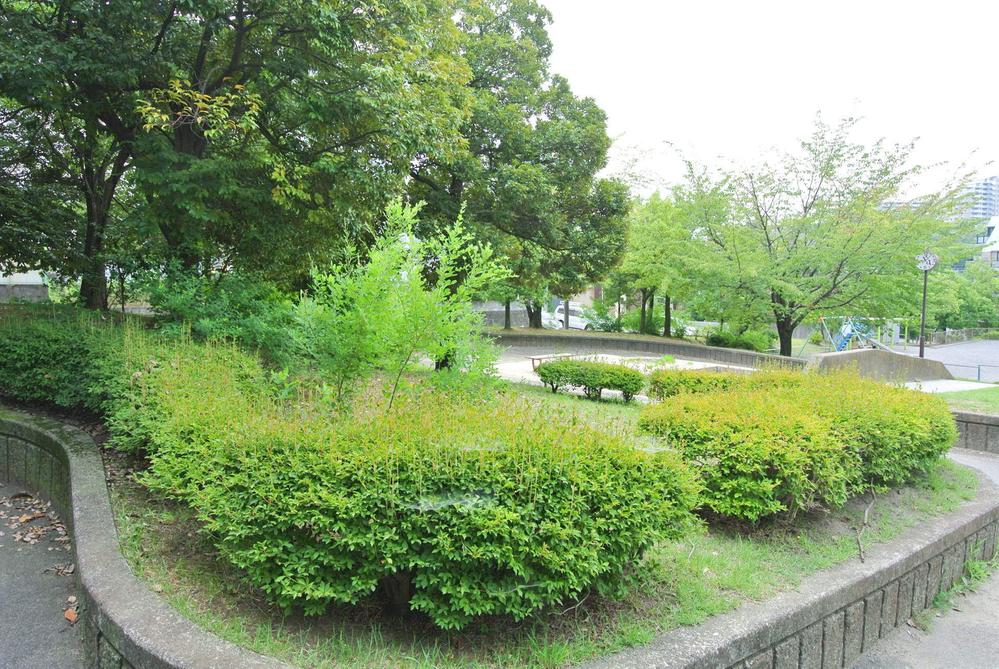 park. 688m to Suwa North Park